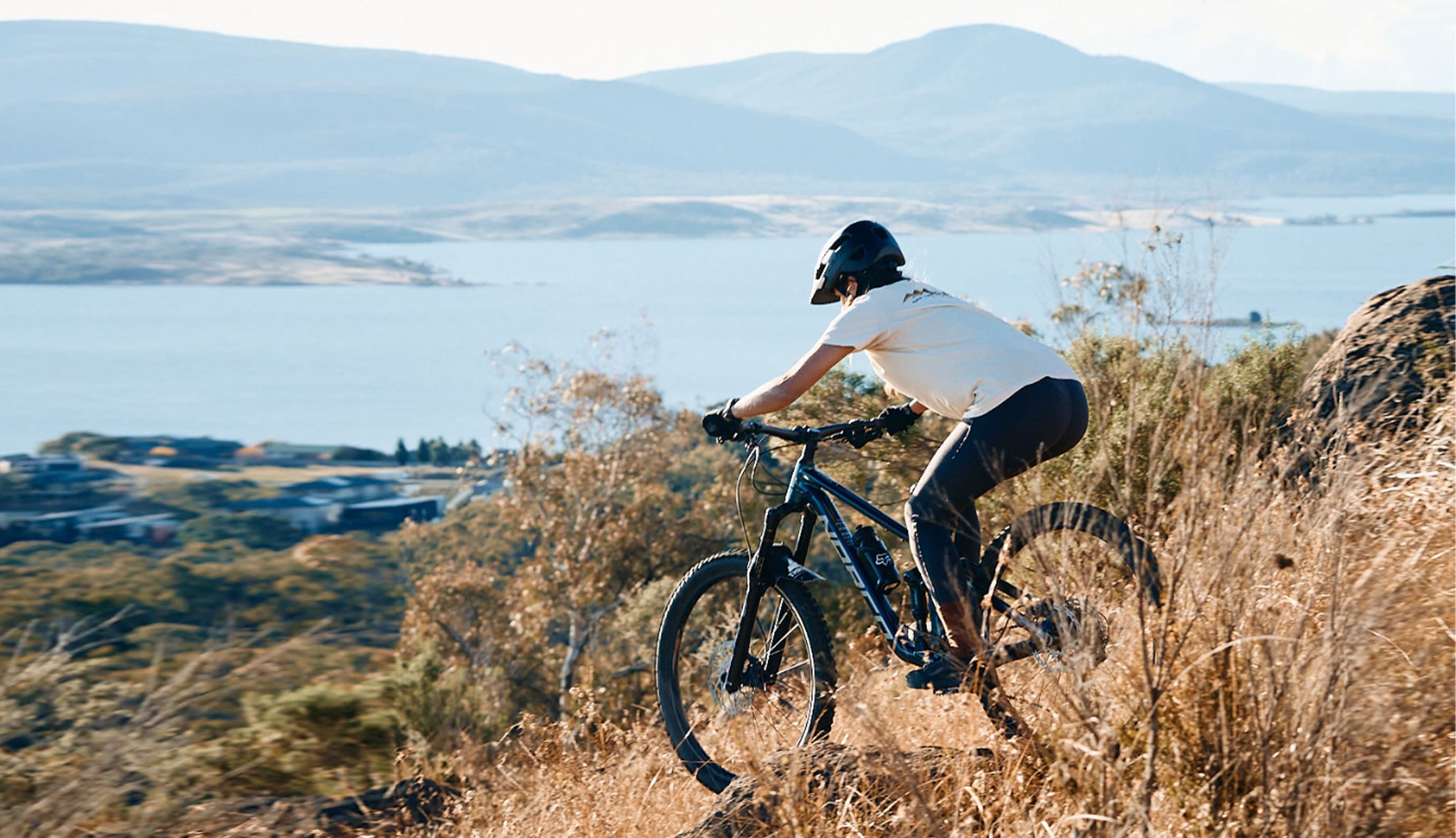 Mountain-Bikking-Lake-Jindabyne-Shared-Trail-Carousel