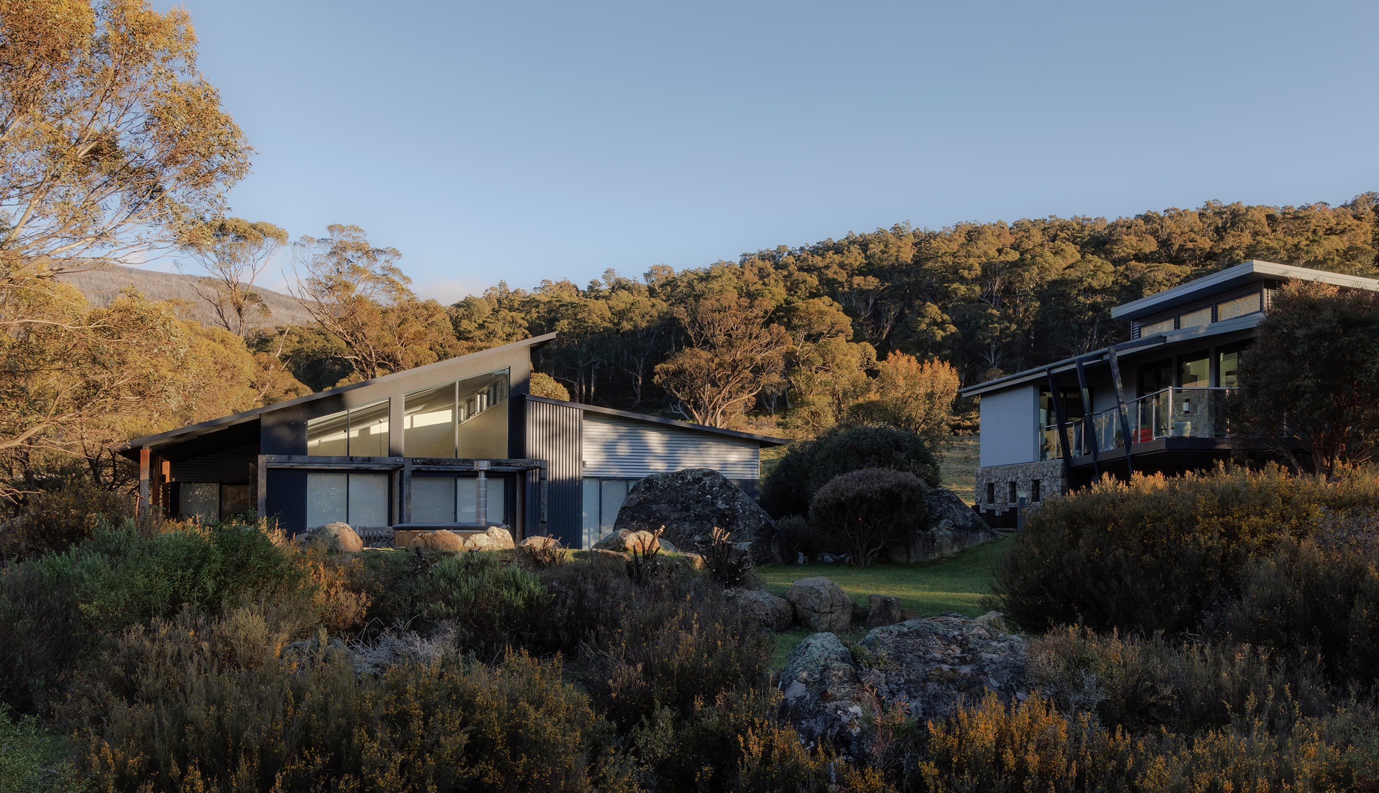 Varied-roof-forms-Lake-Crackenback